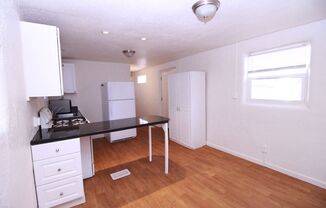 2 beds, 1 bath, $1,050, Unit 2406 W Vermijo Ave #3