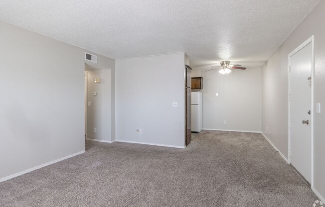 1 bed, 1 bath, $695, Unit 2505-E