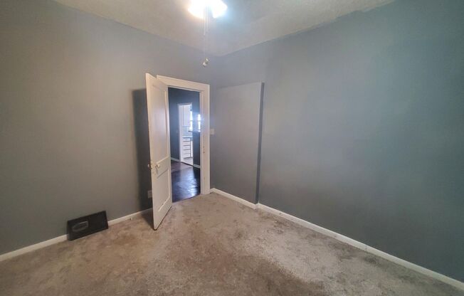 3 beds, 1 bath, $1,095