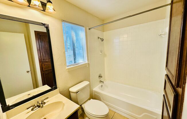 Ground Floor 1BR Condo with Private Yard in South Austin