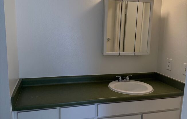 1 bed, 1 bath, $1,070, Unit 66