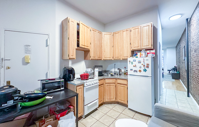 213 E 5 ST