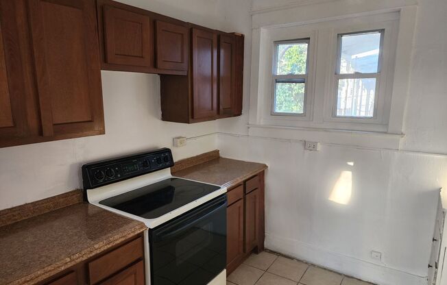 2 beds, 1 bath, $1,275