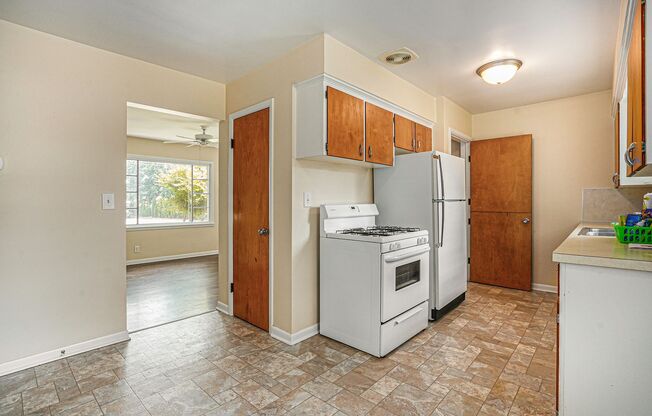 AVAILABLE IN AUGUST! 3 Bedroom, 1 Bath Single Family Home