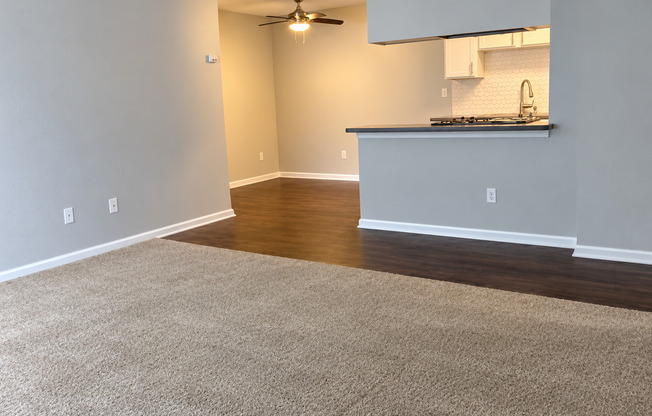 2 beds, 2 baths, $2,100, Unit 28