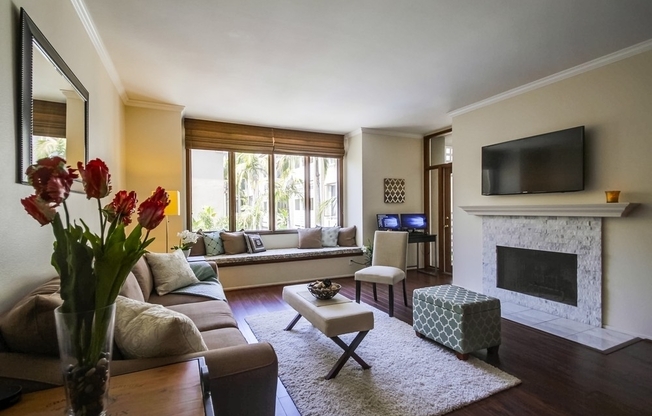 1BR / 1BA University City Large Condo “887 Sq/Ft” @ Villa Europa