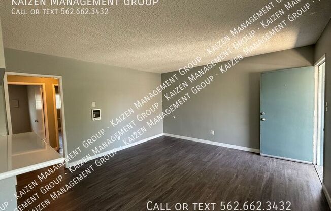1090 WALNUT AVE