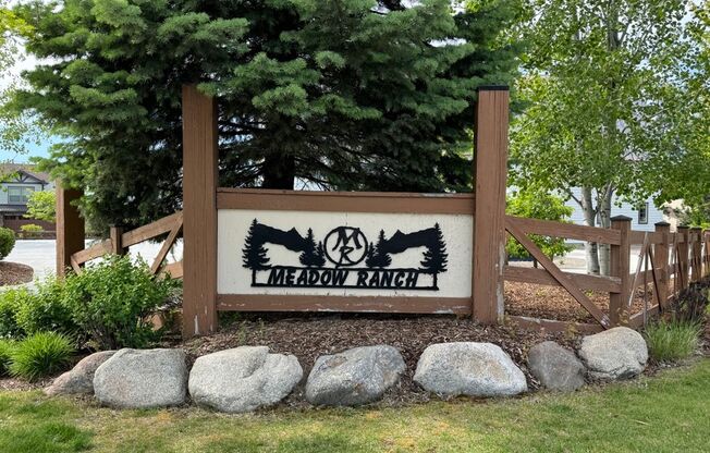 725: 4434 Meadow Ranch Ave.