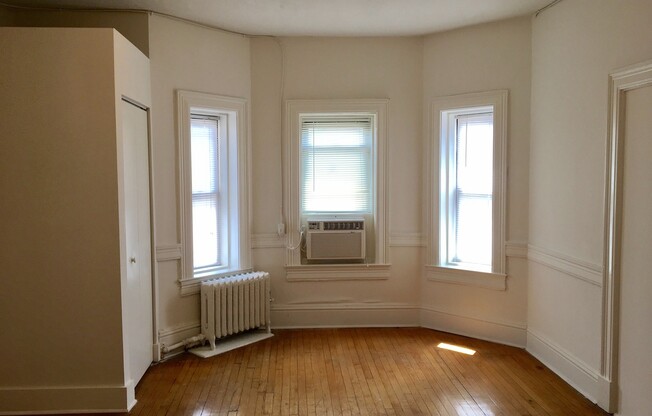 3 beds, 1 bath, 1,225 sqft, $2,299, Unit 1301-43