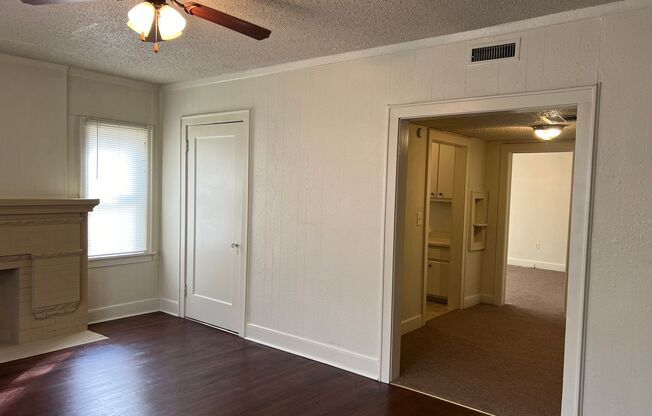 1 bed, 1 bath, $735, Unit Apt 2