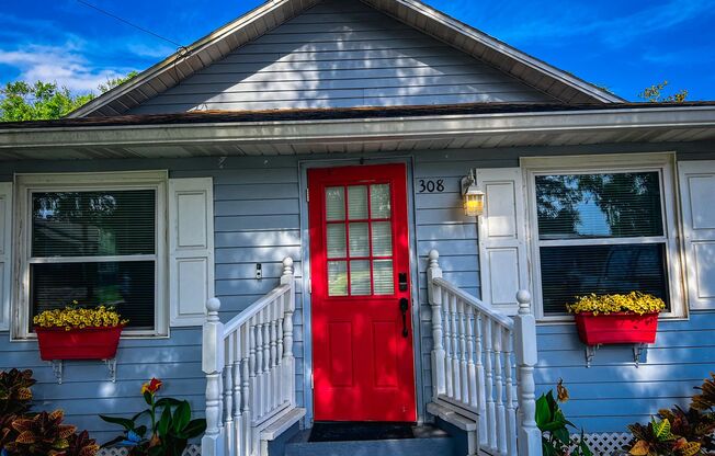 Charming Home in the Heart of Downtown Kissimmee – Spacious Yard, Gazebo, and Pond View!