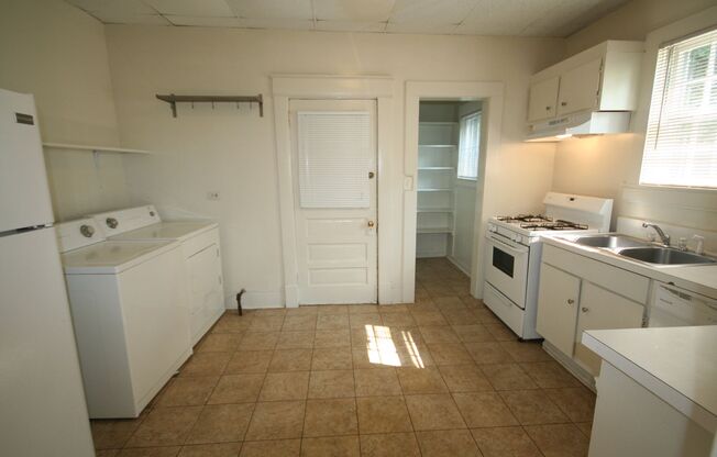 2 beds, 1 bath, $1,995