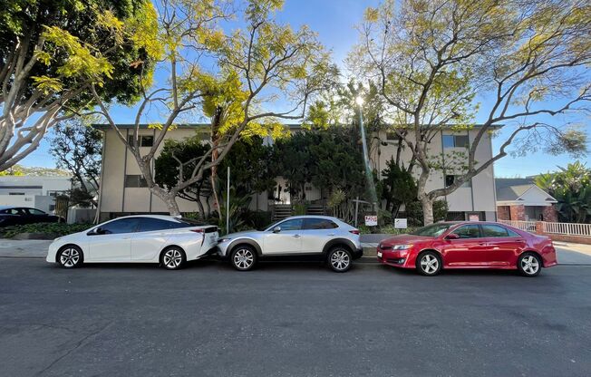 1152 1154 POINSETTIA PL