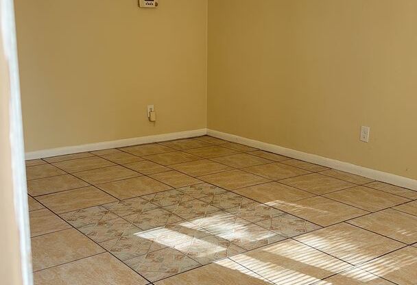 3 Bedroom 1.5 Bathroom Home For Rent -Corner lot / Fenced