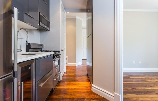 1590 Lexington Ave