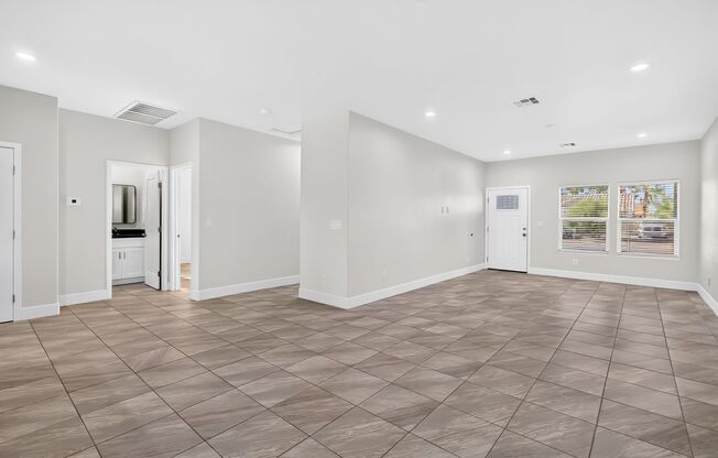 *NO HOA* NO CARPET* MOVE-IN READY 3-BEDROOM SINGLE STORY HOME!