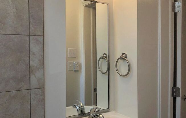 Studio, 1 bath, $850, Unit 1038-2B