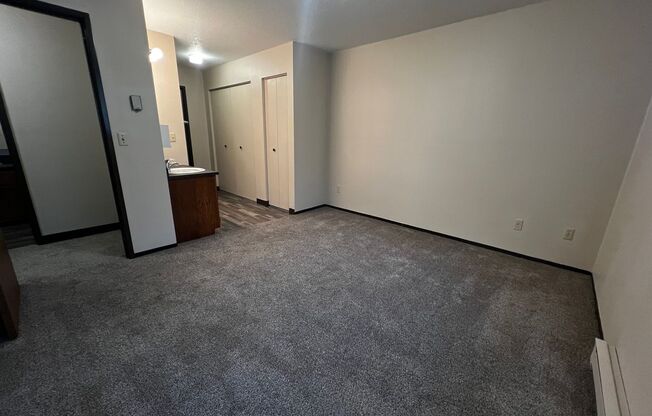 2 beds, 1.5 baths, 950 sqft, $775, Unit 101