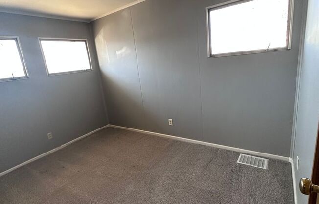 3 beds, 1 bath, $1,400