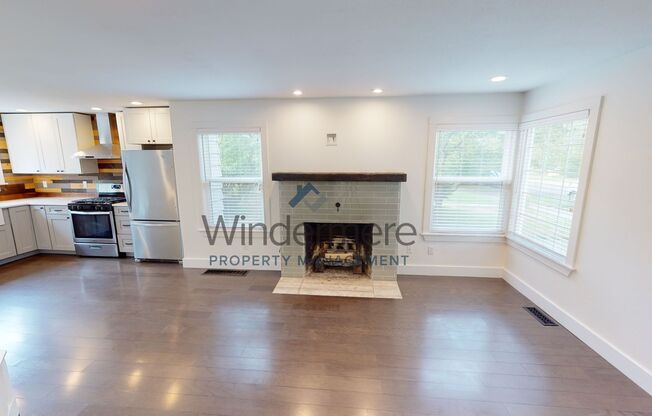 1346 Bonsella ⭐ Fenced Backyard, Stainless Steel Appliances ⭐