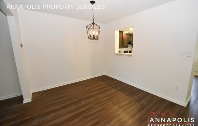 2110 COMMISSARY CIR