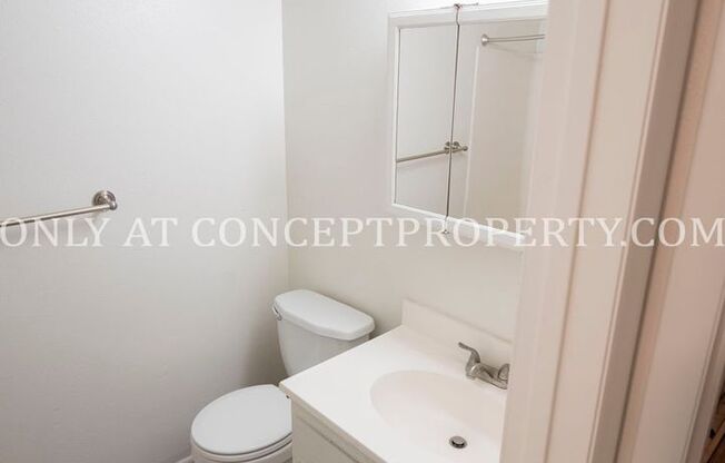 2 beds, 1 bath, 810 sqft, $1,299, Unit 34