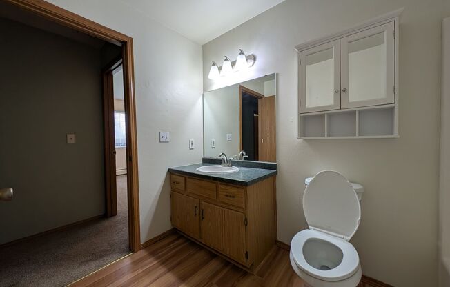 2 beds, 1 bath, 1,100 sqft, $1,359, Unit 1053 5301