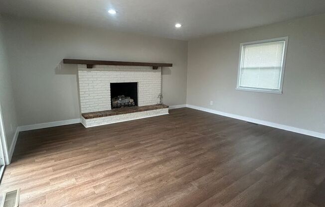 Newly Renovated 3 Bed House w/ 2 Family Rooms