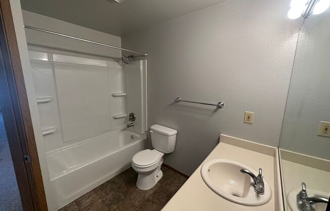 2 beds, 1 bath, $1,000