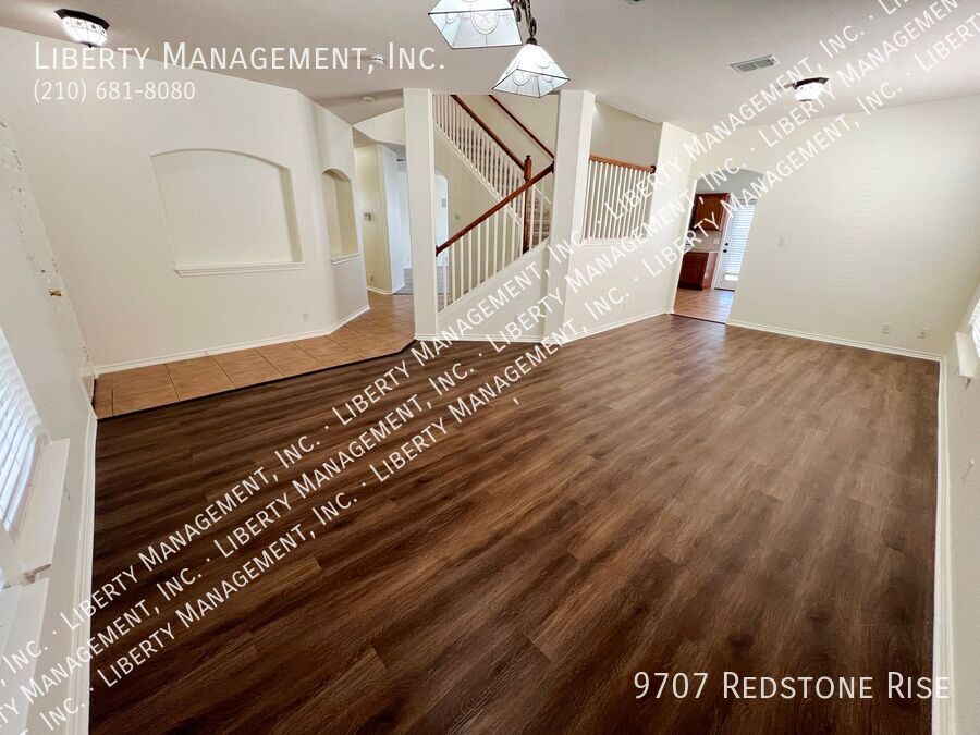 9707 REDSTONE RISE