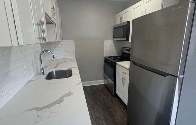 Studio, 1 bath, 465 sqft, $925, Unit 6244 Oakland Ave #212