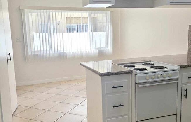 2 beds, 1.5 baths, 950 sqft, $2,800, Unit 4