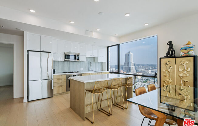 2 beds, 2.5 baths, 1,201 sqft, $5,000, Unit 3202