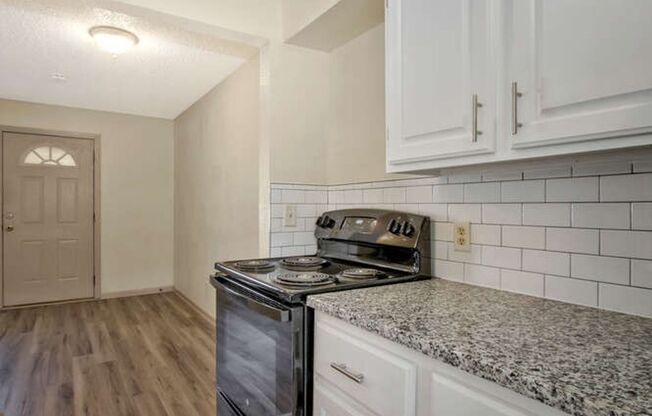 2 beds, 1 bath, 600 sqft, $815, Unit 3850 N. Oliver St.