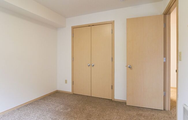 2 beds, 1 bath, $1,600, Unit 7