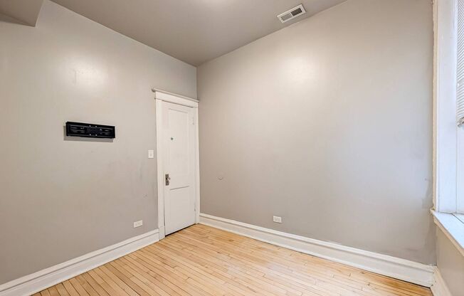 2 beds, 1 bath, 932 sqft, $1,475, Unit 2R