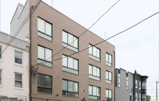 2054 N 2 ST