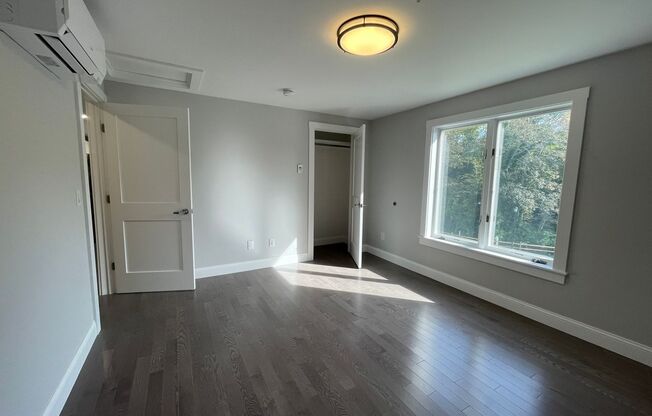 2 beds, 1 bath, 720 sqft, $2,750, Unit 328 Bank #17