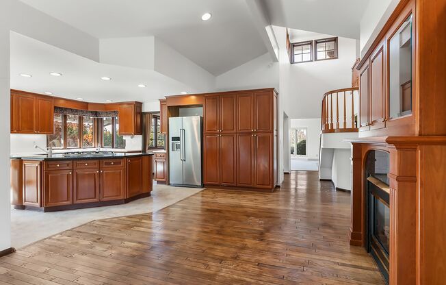 Normandy Park House: Picturesque Views, Sport Court, Upgrades Throughout