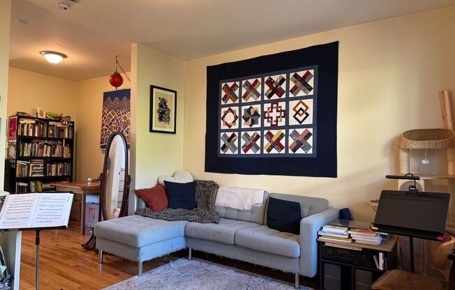 311 Aloha St, Seattle, WA 98109