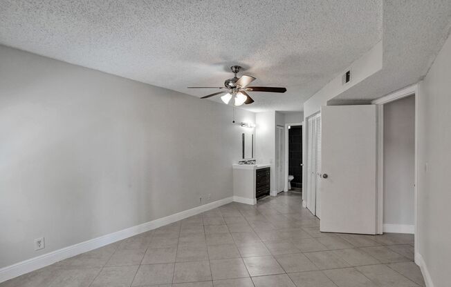 2 beds, 2 baths, $2,000, Unit APARTMENT 407
