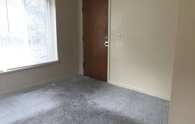 2 beds, 1 bath, 800 sqft, $750, Unit Unit 4