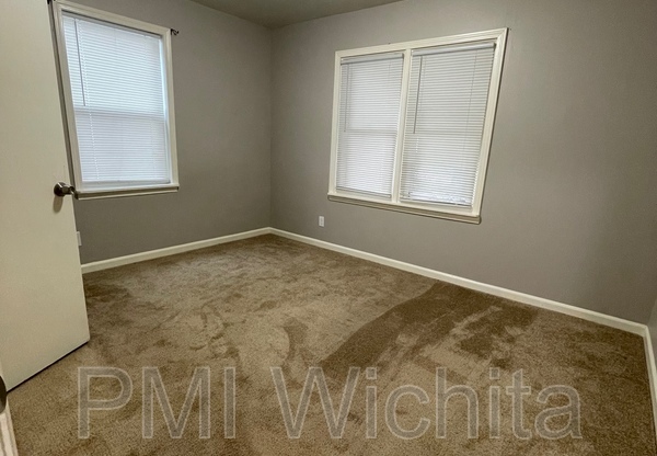 2 beds, 1 bath, 768 sqft, $995