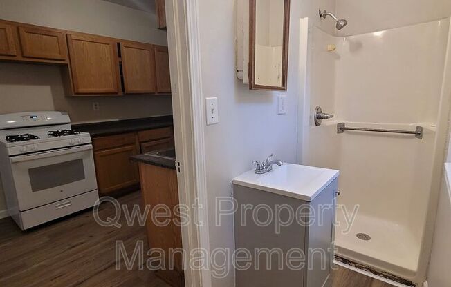 216 TRAVIS NE