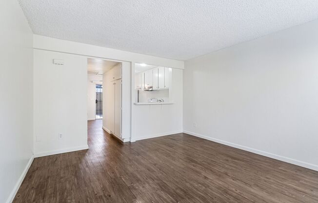 3 beds, 1.5 baths, 1,110 sqft, $2,950, Unit 16