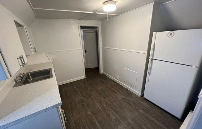 1 bed, 1 bath, 600 sqft, $1,100, Unit 3810 N Ledgerwood # 2