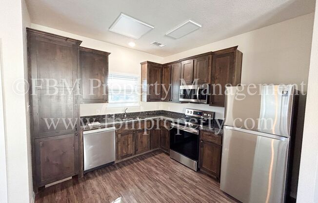 1 bed, 1 bath, 600 sqft, $1,300, Unit B