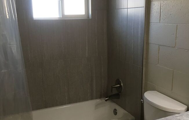 Studio, 1 bath, 380 sqft, $895, Unit 6