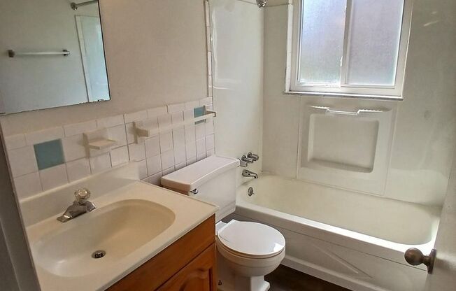 1 bed, 1 bath, 650 sqft, $810, Unit 4061NOT