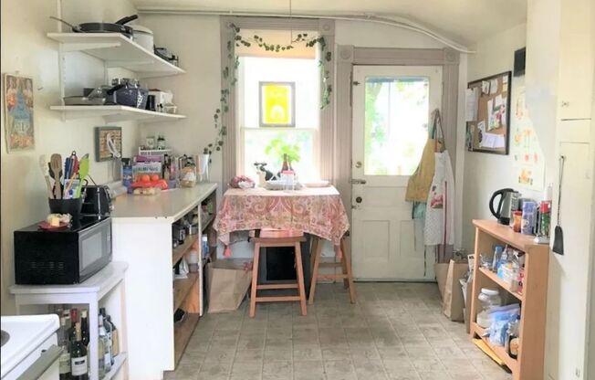 4 Bedroom House Minutes to WWU!! (Lease ends 1/7/2027)